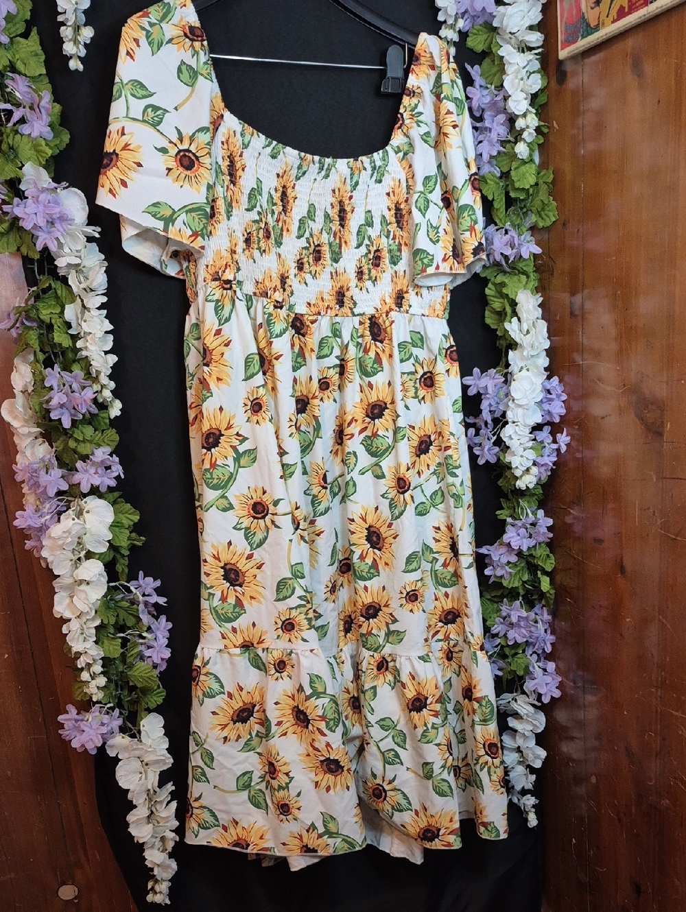 SHEIN White Sunflower Print Short Sleeve Smocked Dress